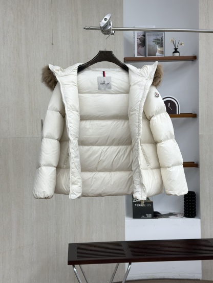 モンクレール「Moncler」Laichefur Aラインフード付きダウンジャケット
