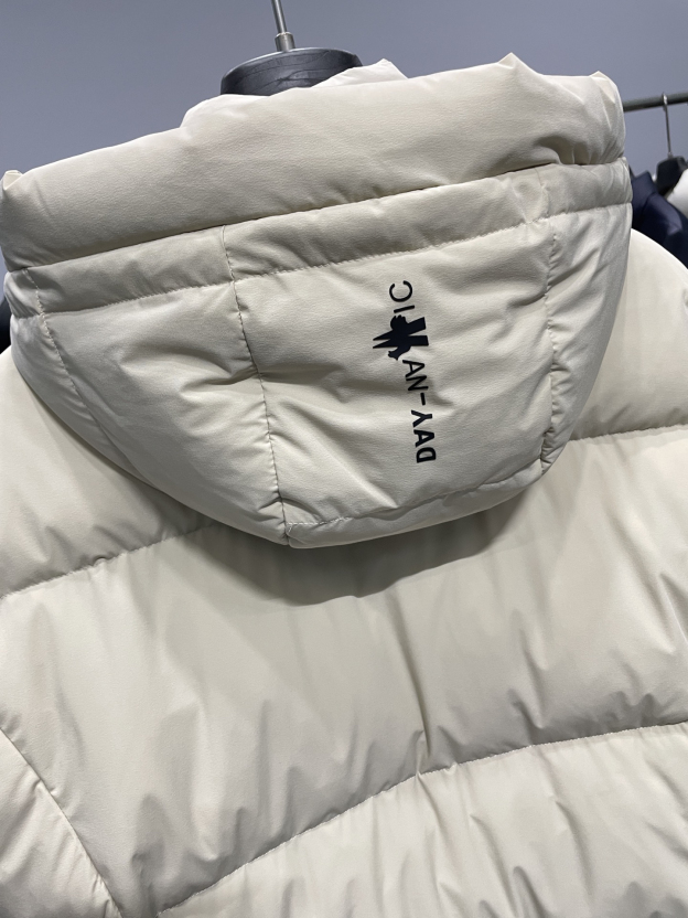 モンクレール「Moncler」Valserine GORE-TEXラミネートパッチワークスキーダウンジャケット