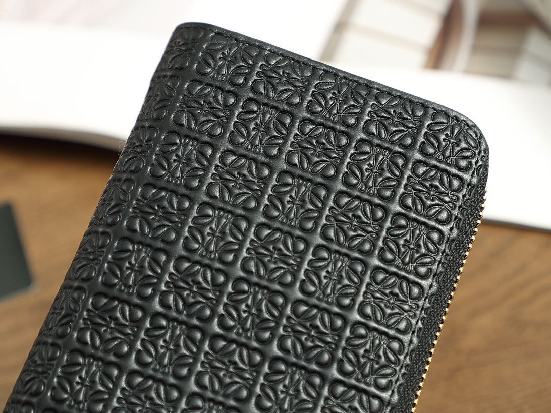 ロエベ「Loewe」ジッパー付き財布