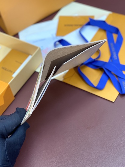 ルイ・ヴィトン「Louis Vuitton」ポルトフォイユ･ブラザ ウォレット「夏の風情プリント」