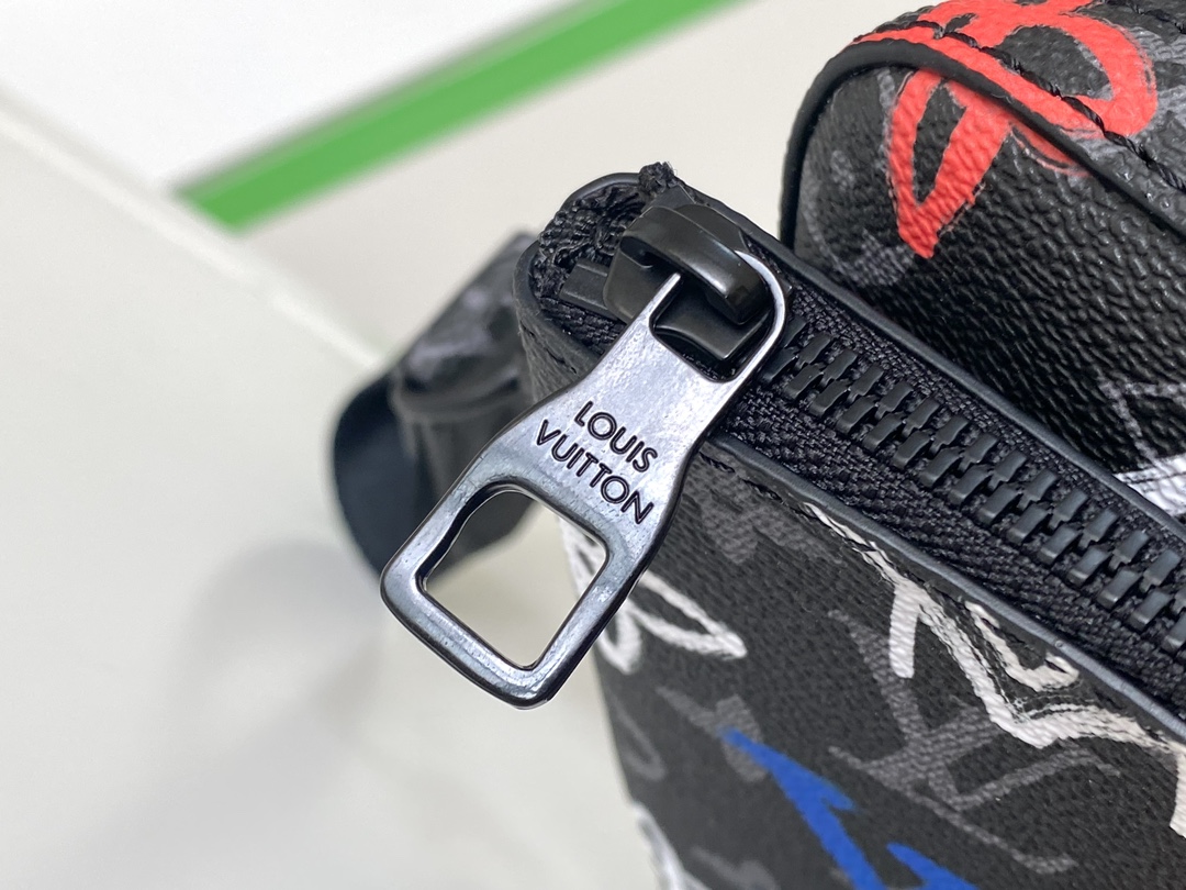 ルイ・ヴィトン「Louis Vuitton」新作 Trio メッセンジャーバッグ