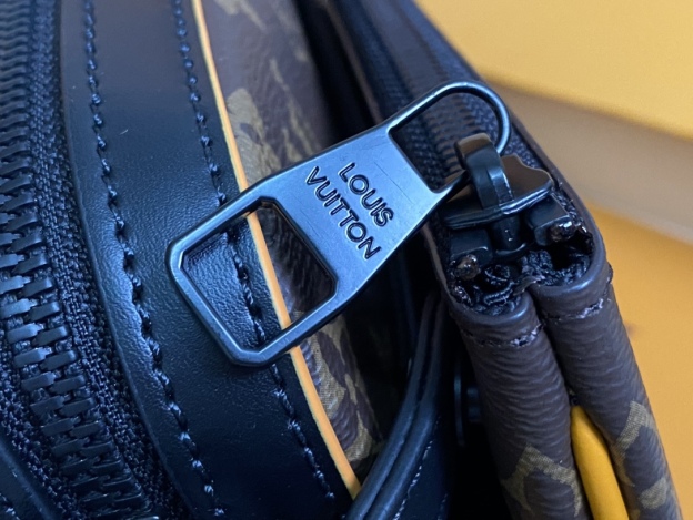 ルイ・ヴィトン「Louis Vuitton」新作 Trio メッセンジャーバッグ