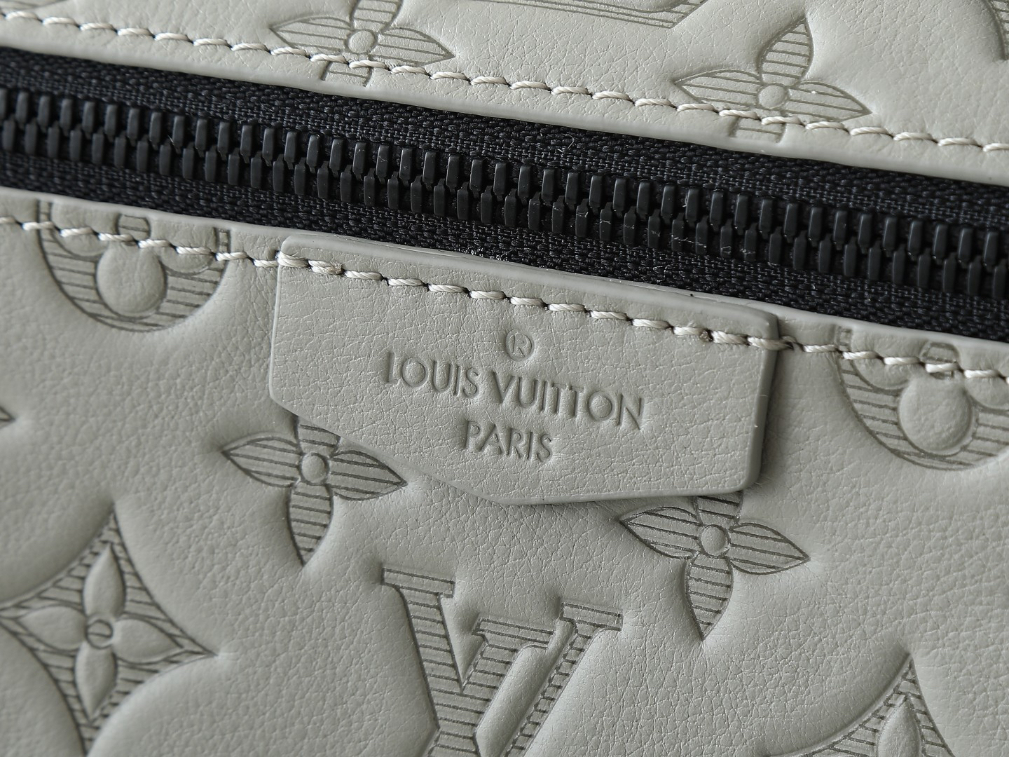 ルイ・ヴィトン「Louis Vuitton」スタイリッシュ メッセンジャーバッグ