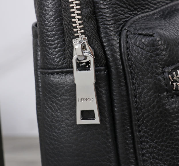 エルメス「Hermès」エンボス レザー ファニーパック