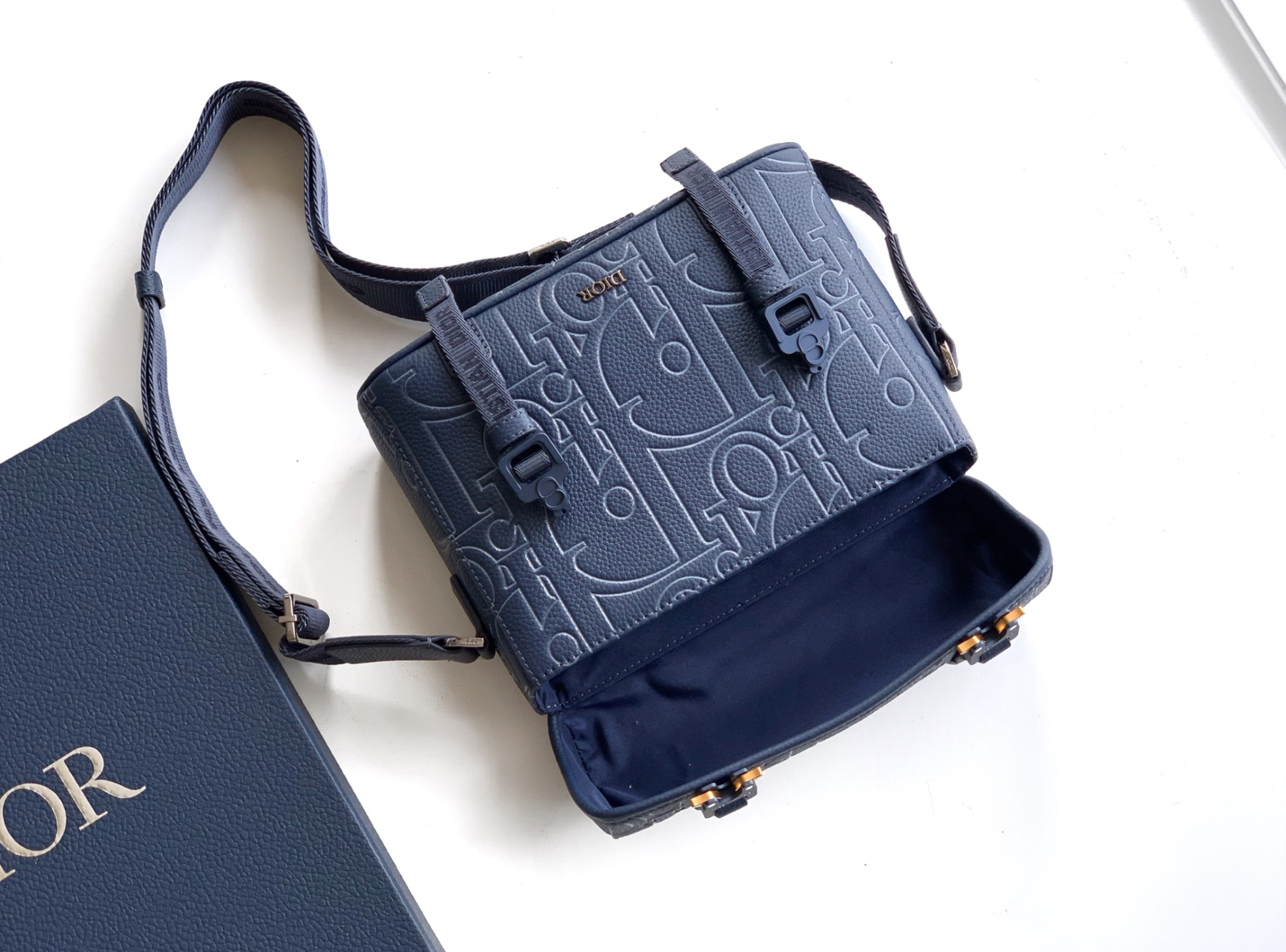 ディオール「Dior」Hit The Road フラップ メッセンジャーバッグ