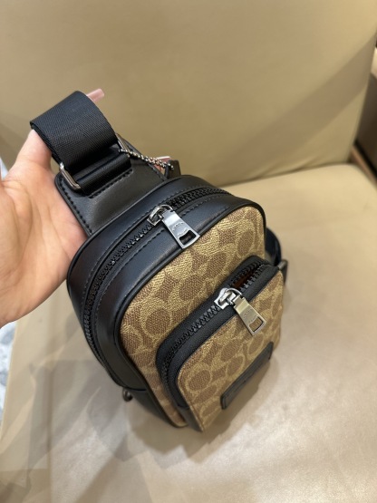 コーチ「Coach」WEST レザー メンズ クロスボディバッグ