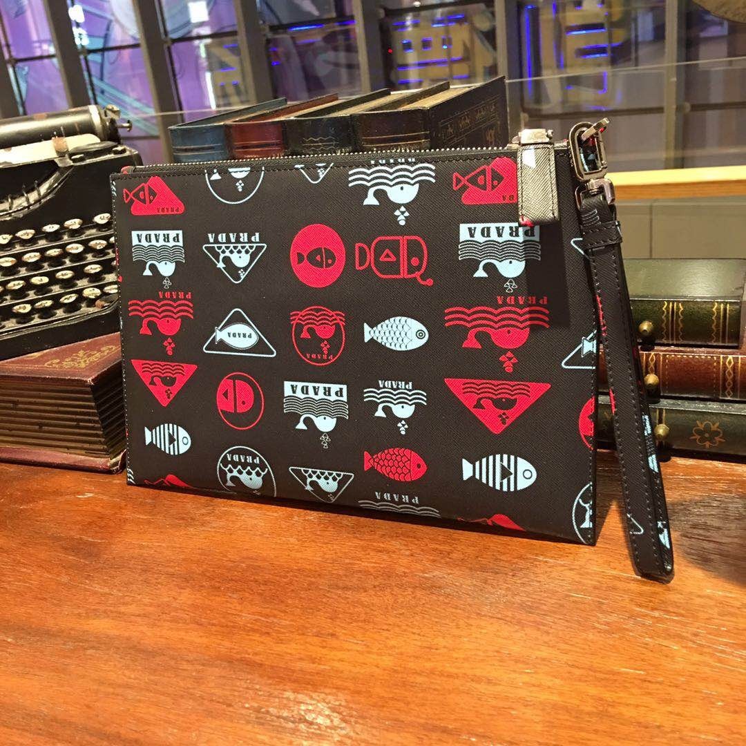 プラダ「Prada」2025春夏 リミテッドコレクション レザーポシェット ハンドバッグ