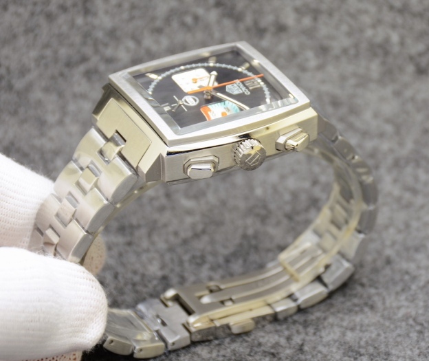 タグ・ホイヤー「TAG Heuer」カレラ クォーツ メンズウォッチ 40mm