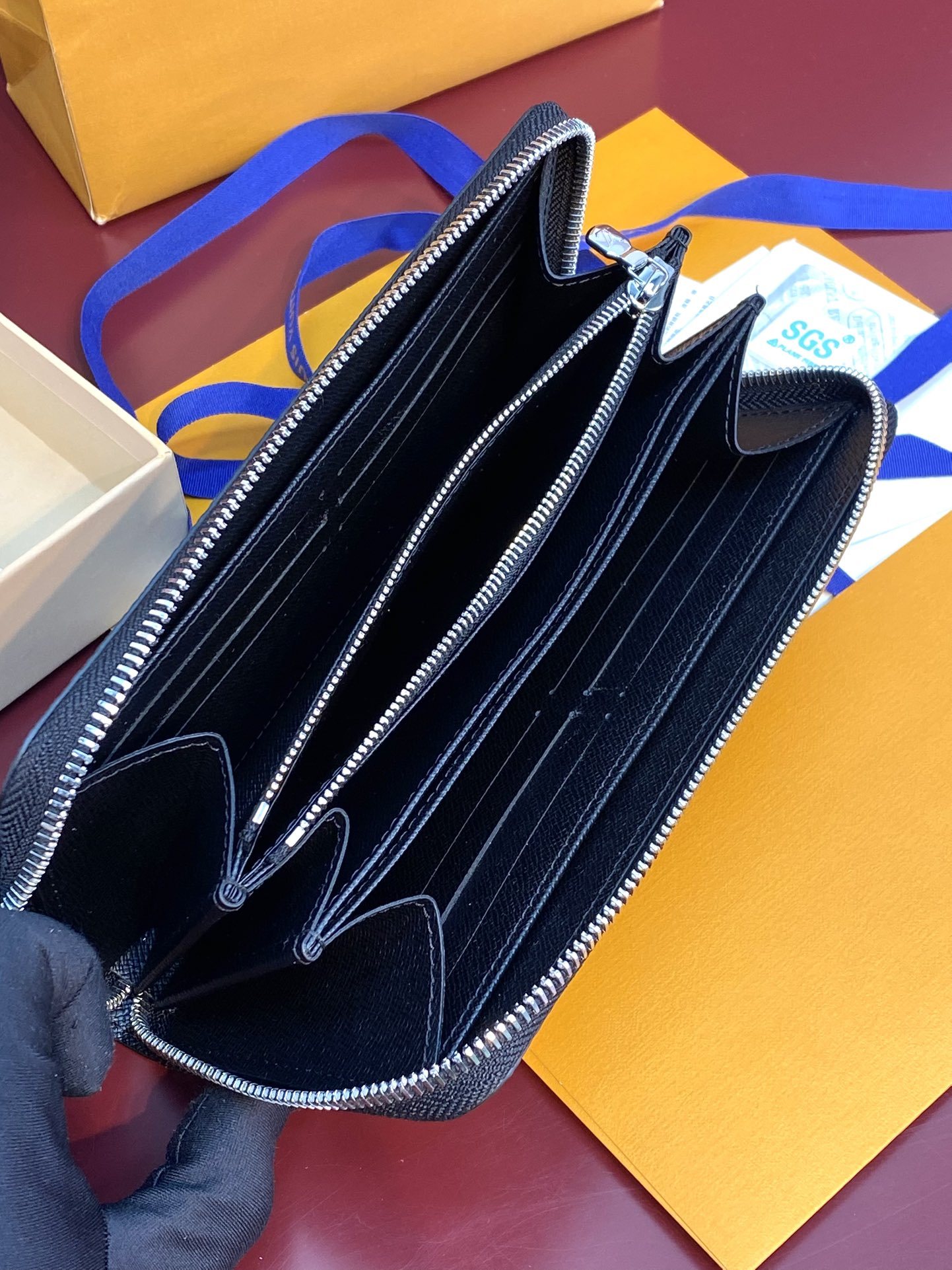 ルイ・ヴィトン「Louis Vuitton」LV × TM ジッピー･ウォレット