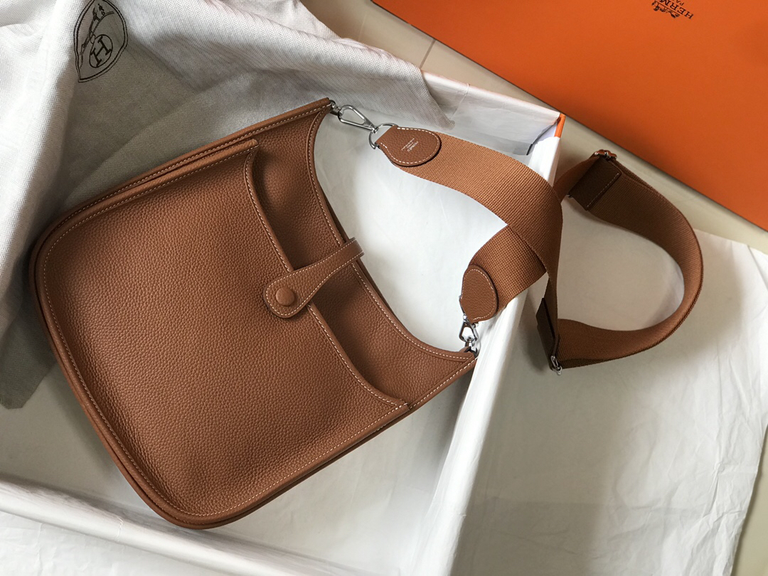 エルメス「Hermès」エヴリン ショルダーバッグ