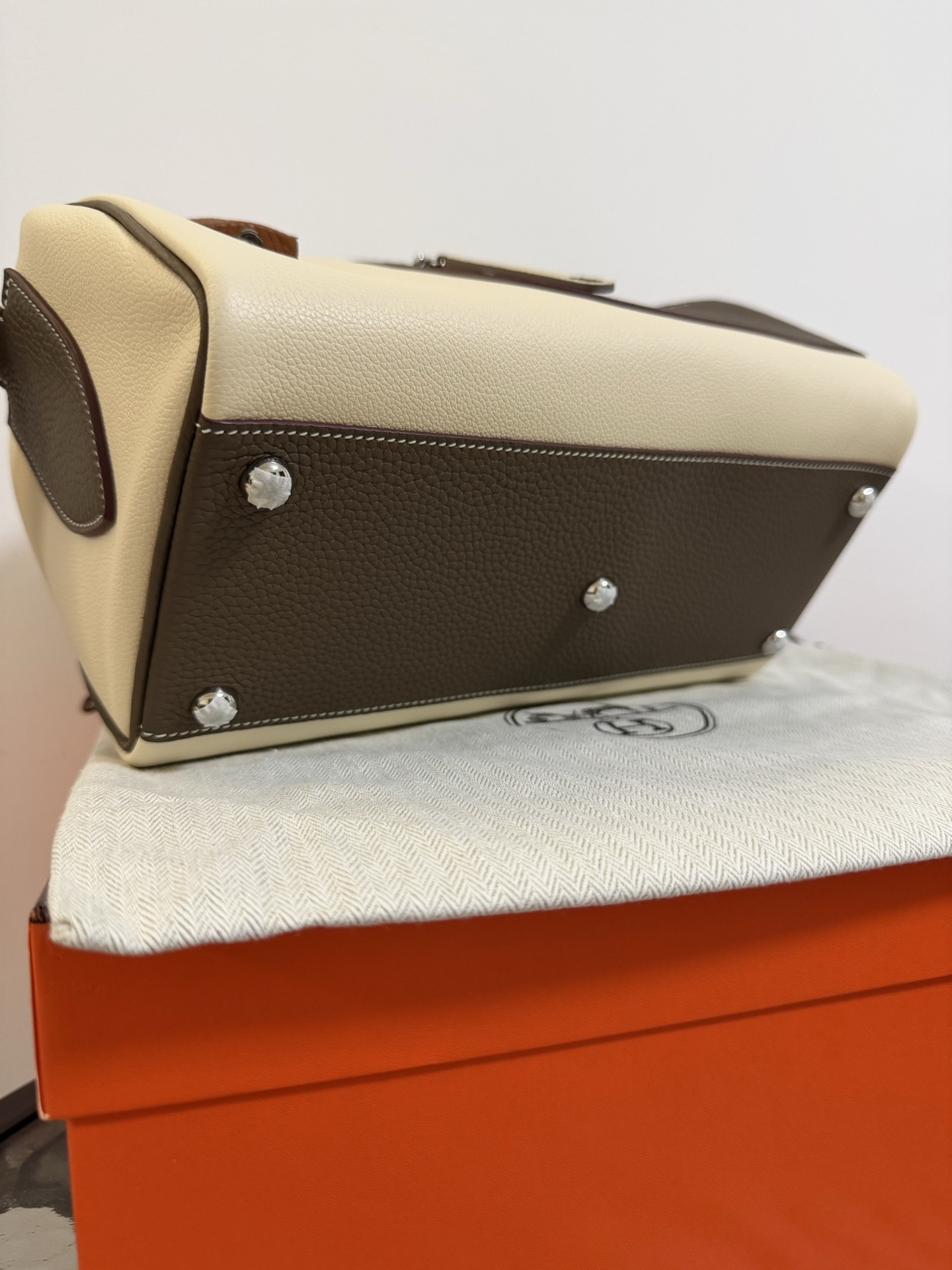 エルメス「Hermès」ヌーベルアンボディ ショルダーバッグ