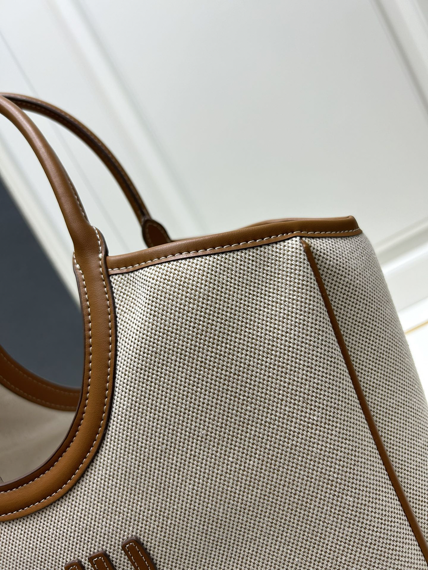 ミュウミュウ「Miu Miu」Ivyコレクション キャンバスレザーバケットバッグ