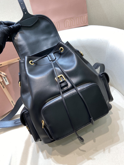 ミュウミュウ「Miu Miu」レザーバックパック