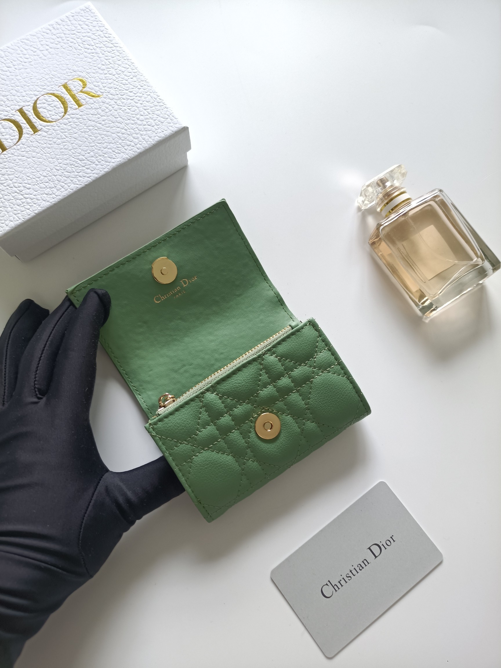 ディオール「Dior」ディオール 30 モンテーニュ グリシン ウォレット / コンパクトウォレット