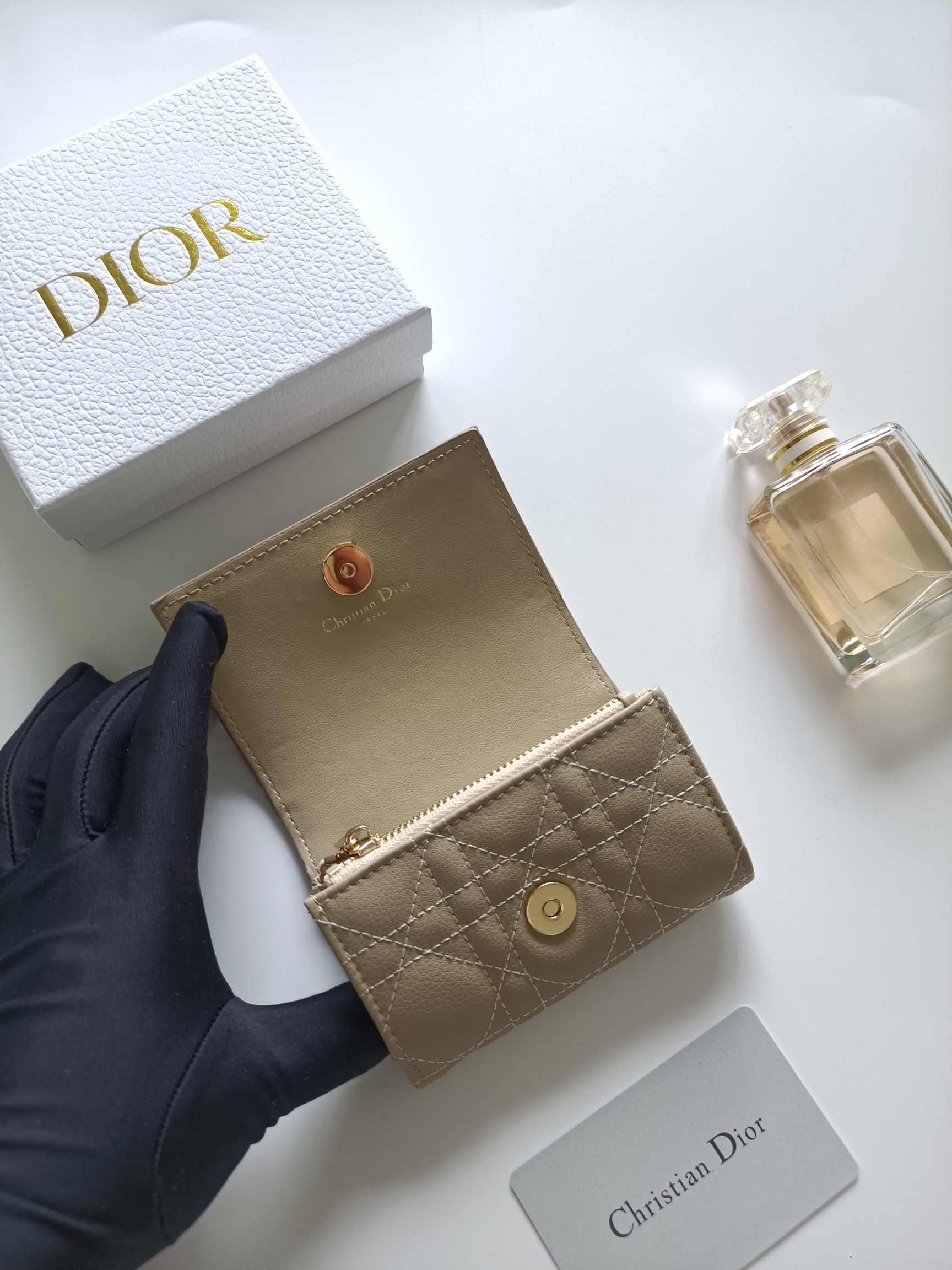 ディオール「Dior」ディオール 30 モンテーニュ グリシン ウォレット / コンパクトウォレット