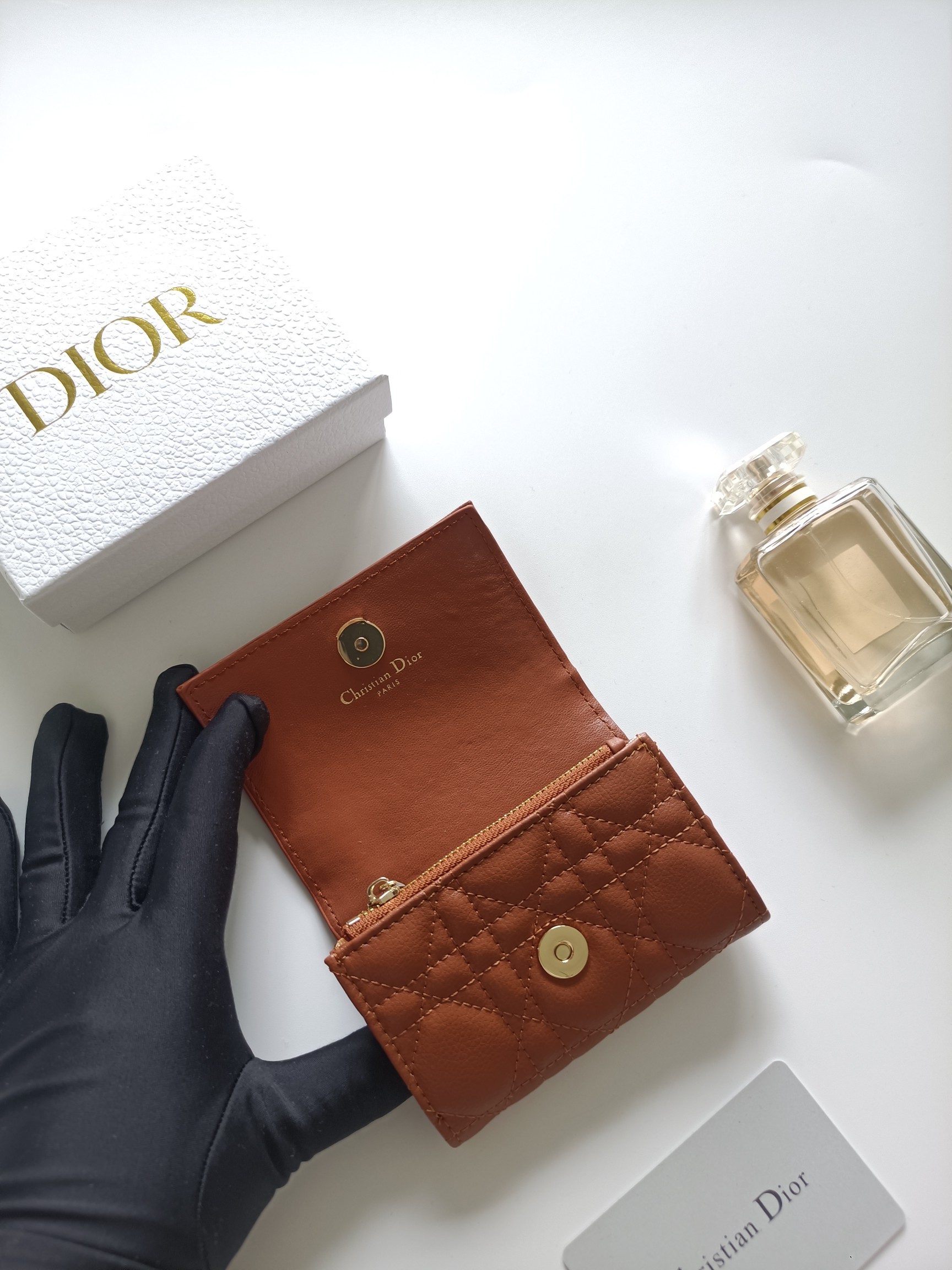 ディオール「Dior」ディオール 30 モンテーニュ グリシン ウォレット / コンパクトウォレット