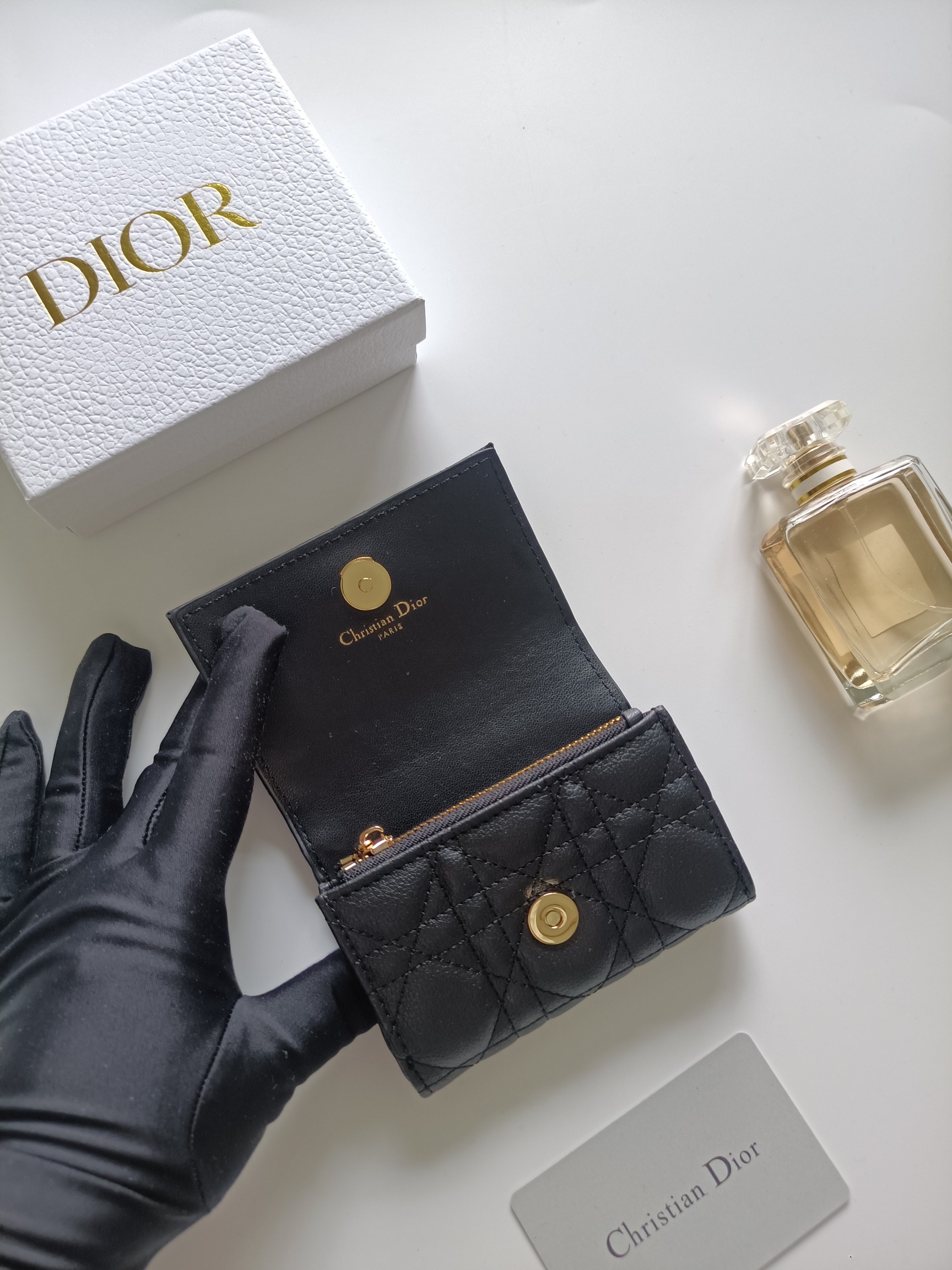 ディオール「Dior」ディオール 30 モンテーニュ グリシン ウォレット / コンパクトウォレット