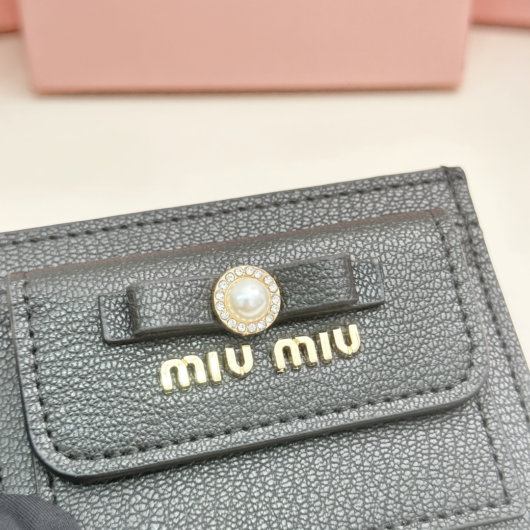 ミュウミュウ「Miu Miu」ミュウミュウ カーフスキン マルチウォレット 5236 / 二つ折り財布