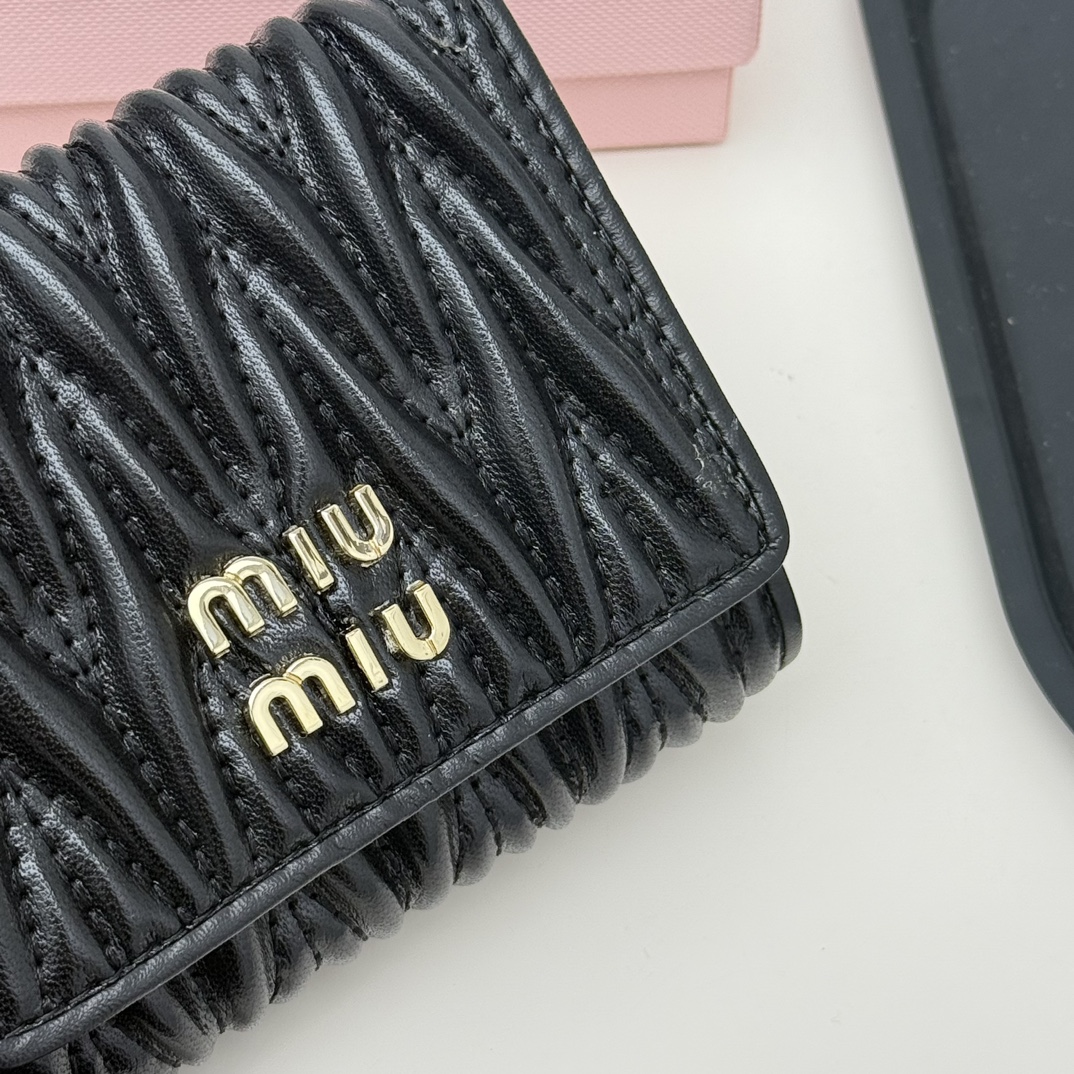 ミュウミュウ「Miu Miu」ミュウミュウ マテラッセ ラムスキン コンパクトバッグ 791 / ショルダーバッグ