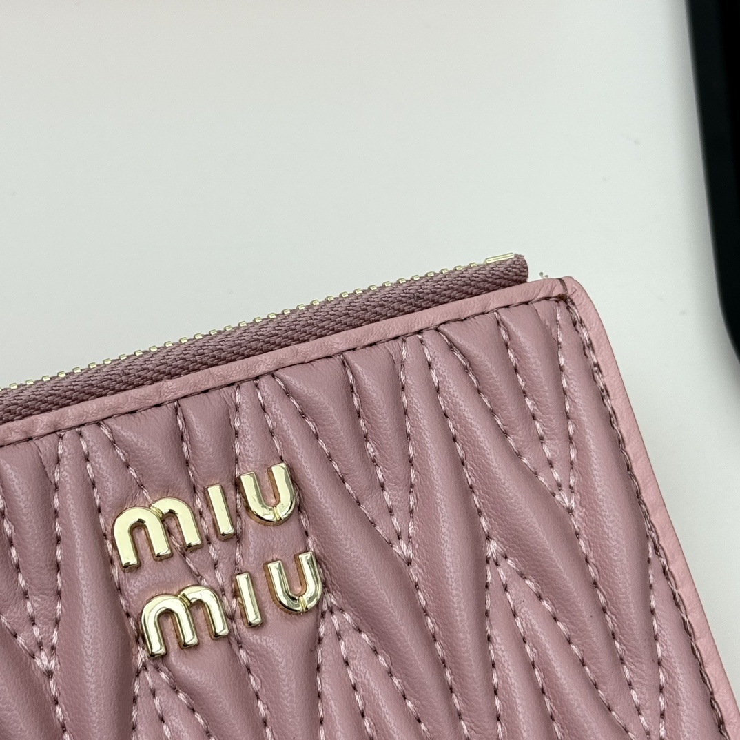 ミュウミュウ「Miu Miu」ミュウミュウ マテラッセ ラムスキン コンパクトバッグ 790 / ショルダーバッグ