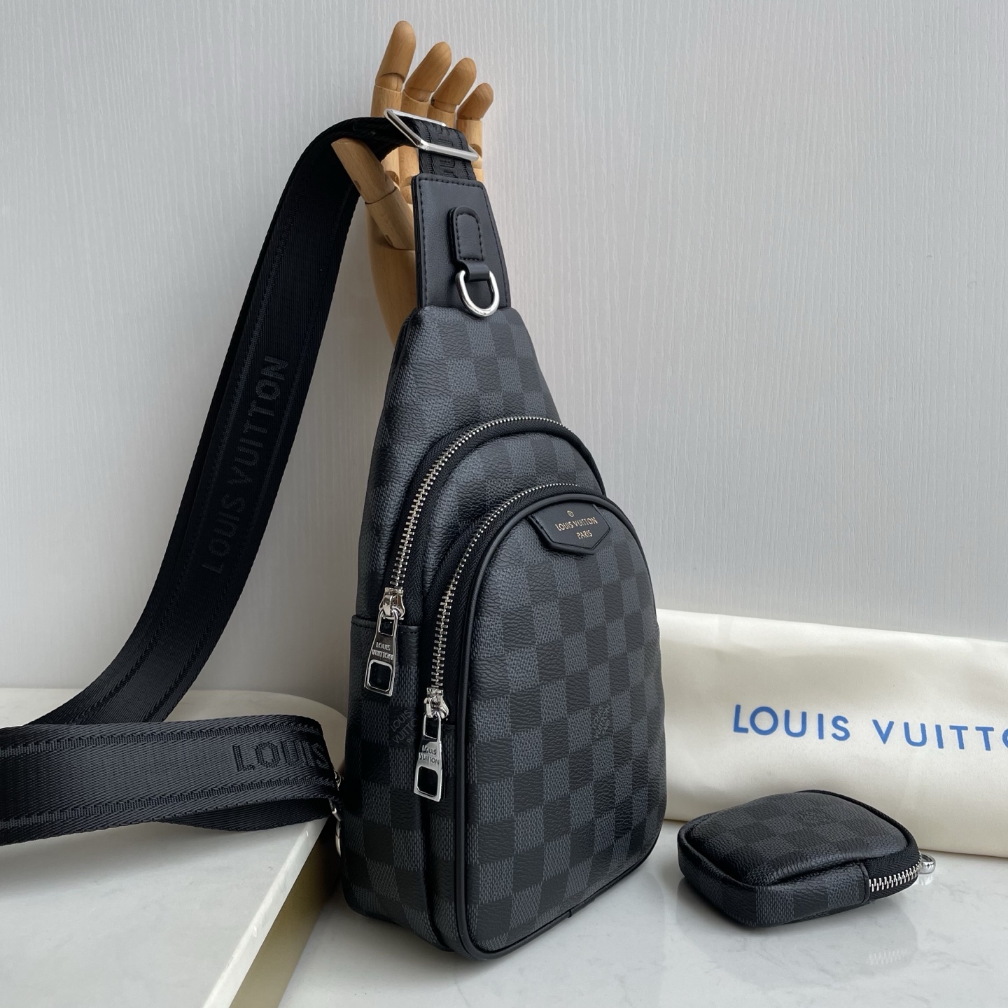 ルイ・ヴィトン「Louis Vuitton」ルイ・ヴィトン メンズ チェストバッグ / クロスボディバッグ 