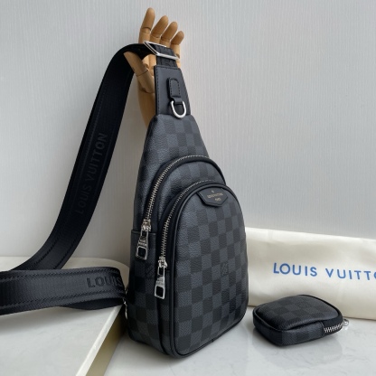 ルイ・ヴィトン「Louis Vuitton」ルイ・ヴィトン メンズ チェストバッグ / クロスボディバッグ 