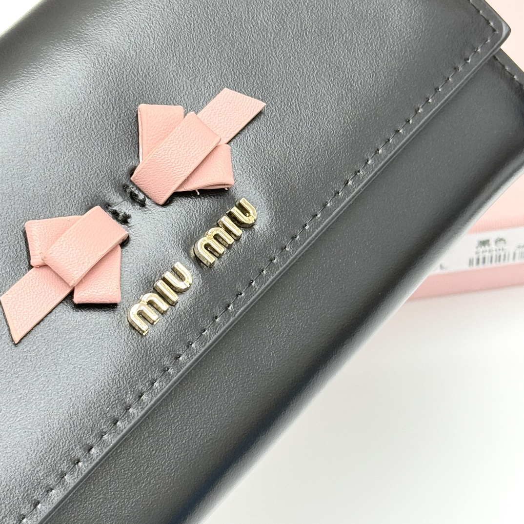 ミュウミュウ「Miu Miu」ミュウミュウ レザーミニバッグ V06 / ハンドバッグ