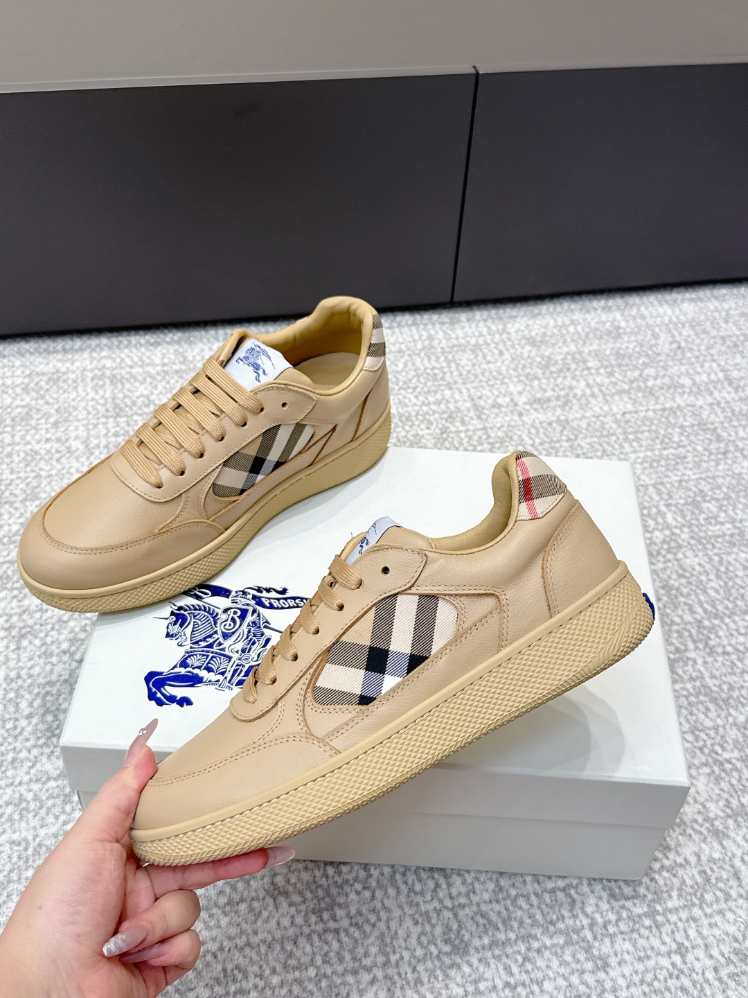 バーバリー「Burberry」バーバリー テラス スニーカー / レザースニーカー