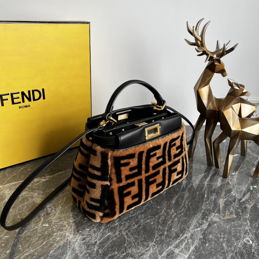 フェンディ「Fendi」シープスキン珐琅シリーズ ミニトートバッグ
