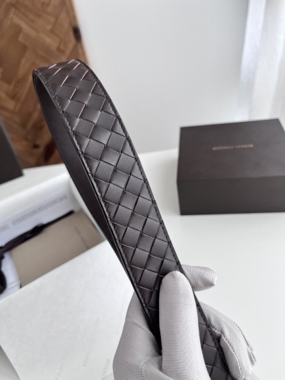 ボッテガ・ヴェネタ「Bottega Veneta」イントレチャート リバーシブル ベルト