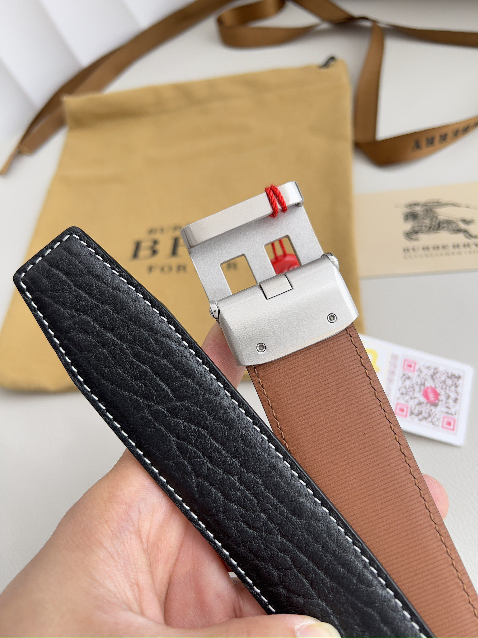 バーバリー「Burberry」オートロックベルト 2色