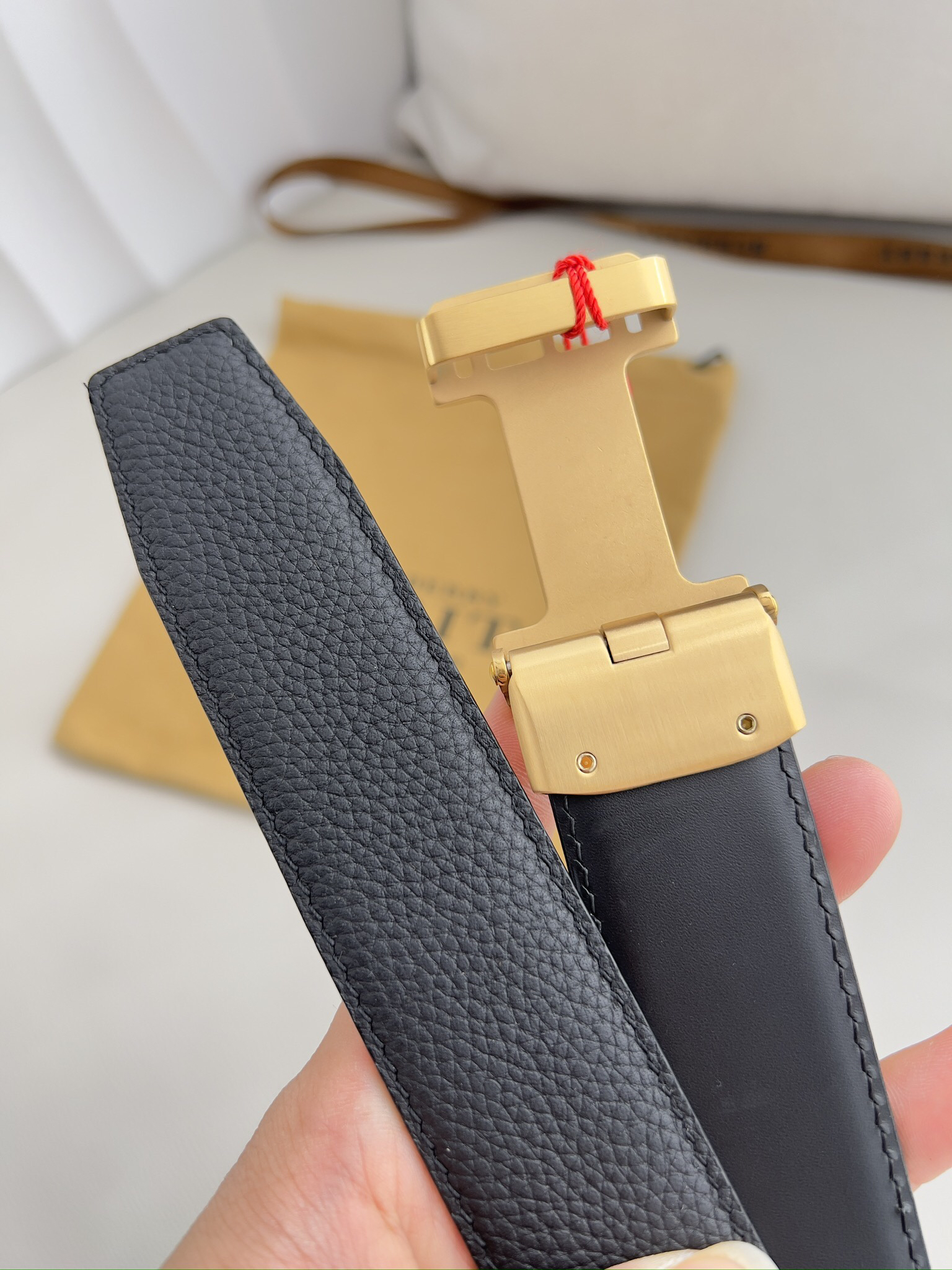 バーバリー「Burberry」オートロックベルト 2色