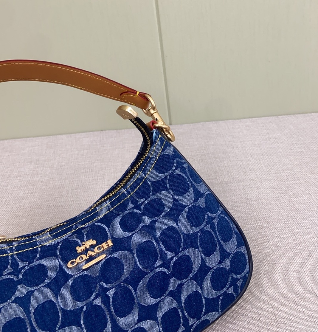 コーチ「Coach」テリ デニム アンダーアームバッグ