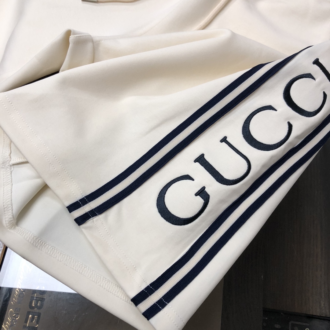 グッチ「Gucci」コットンショーツ / ロゴショーツ