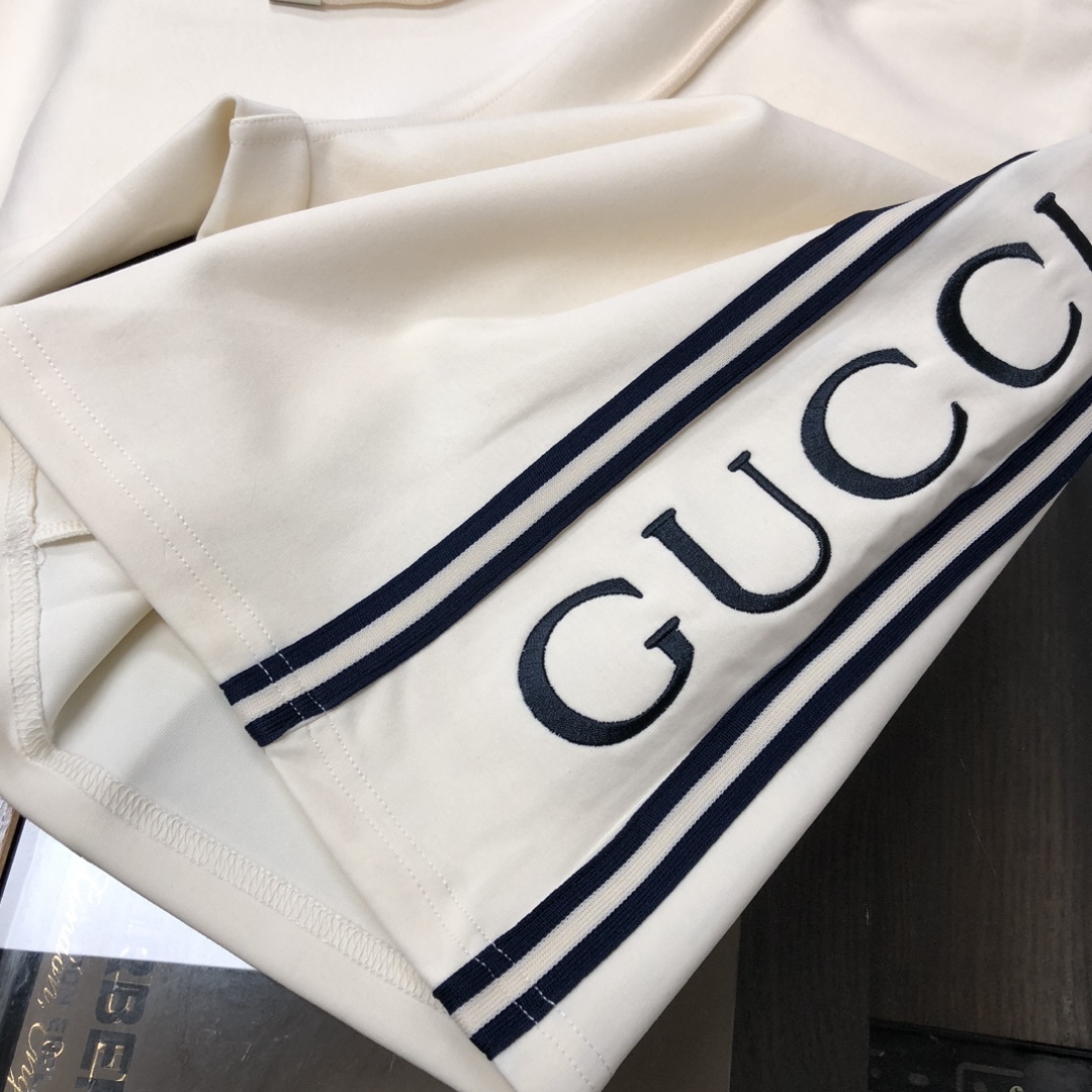 グッチ「Gucci」コットンショーツ / ロゴショーツ
