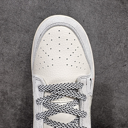 「コラボモデル」Supreme x Nike SB Dunk Low スニーカー