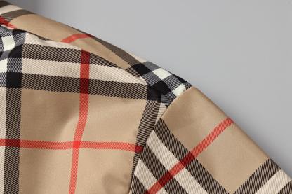 バーバリー「Burberry」バーバリー ロゴプリント ジップアップジャケット / アウター