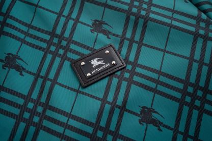 バーバリー「Burberry」バーバリー ロゴプリント ジップアップジャケット / アウター