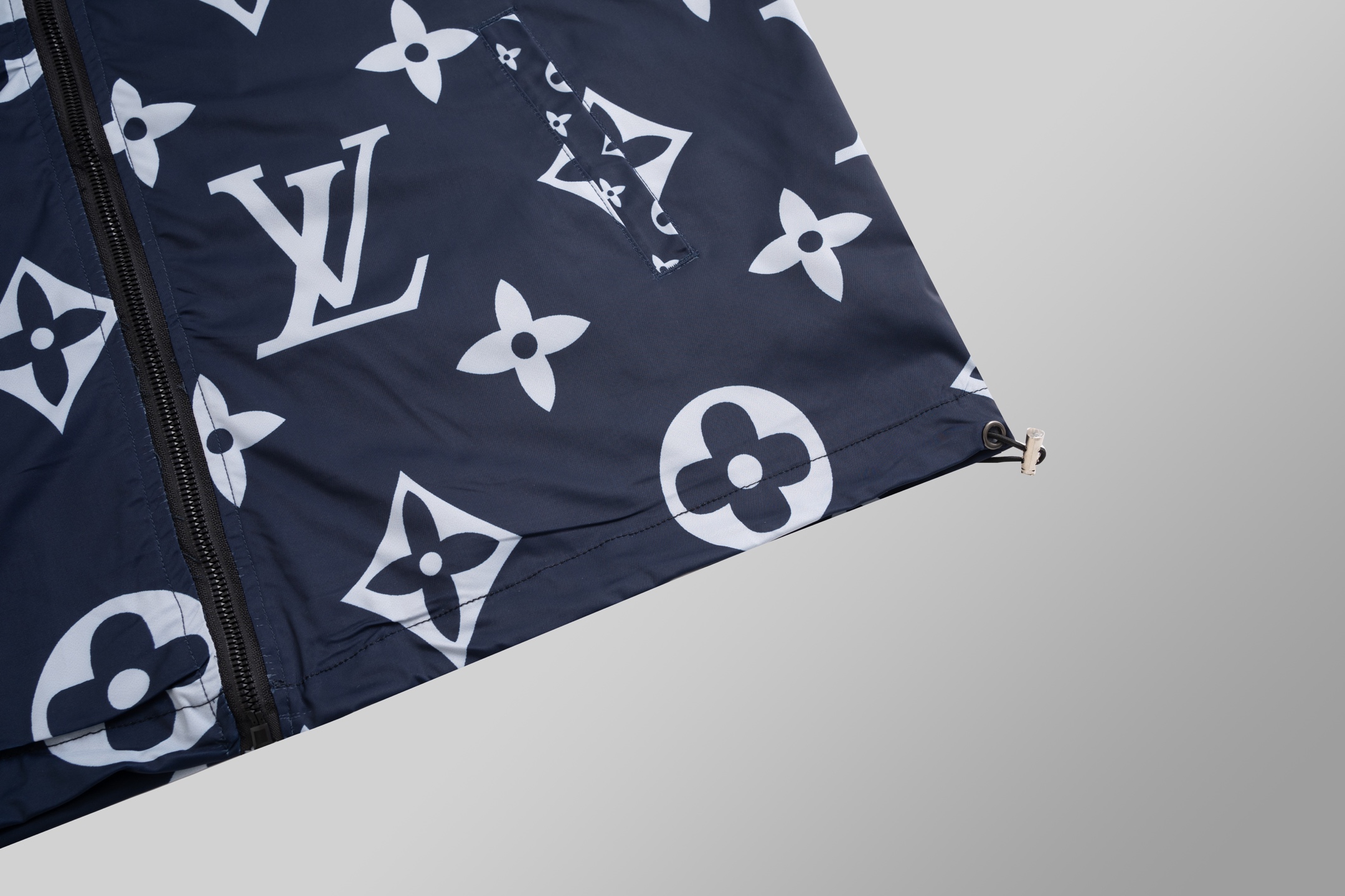 ルイ・ヴィトン「Louis Vuitton」ルイ・ヴィトン ロゴプリント ジップアップジャケット / アウター