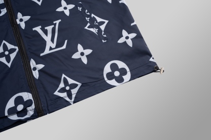 ルイ・ヴィトン「Louis Vuitton」ルイ・ヴィトン ロゴプリント ジップアップジャケット / アウター