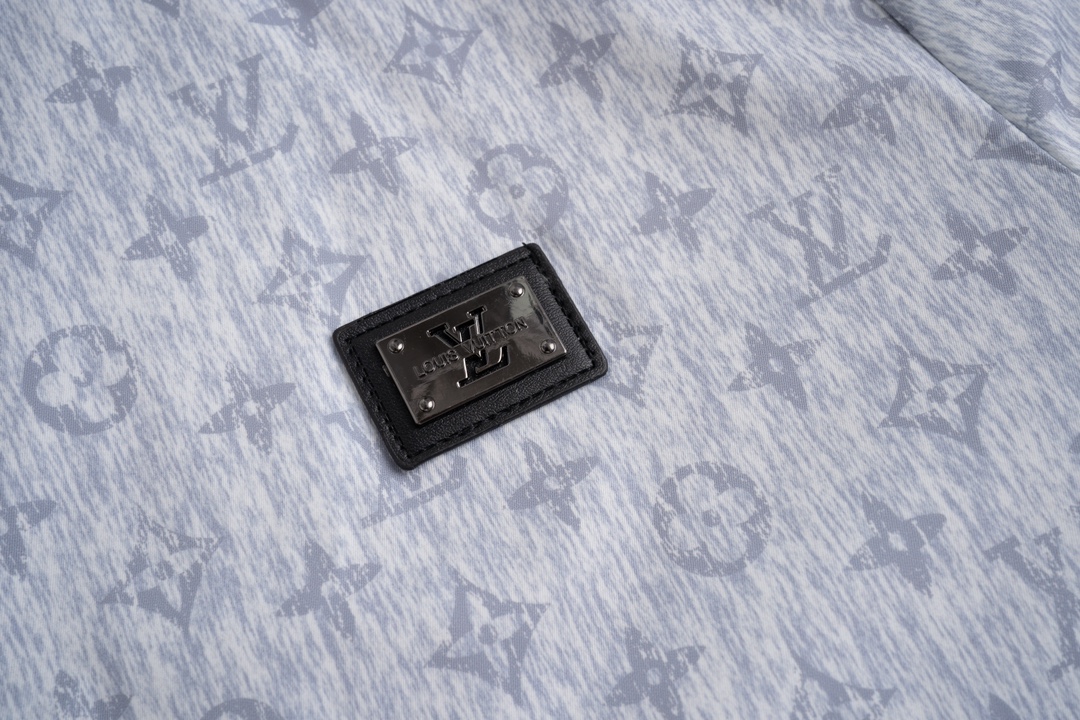 ルイ・ヴィトン「Louis Vuitton」ルイ・ヴィトン ロゴプリント ジップアップジャケット / アウター