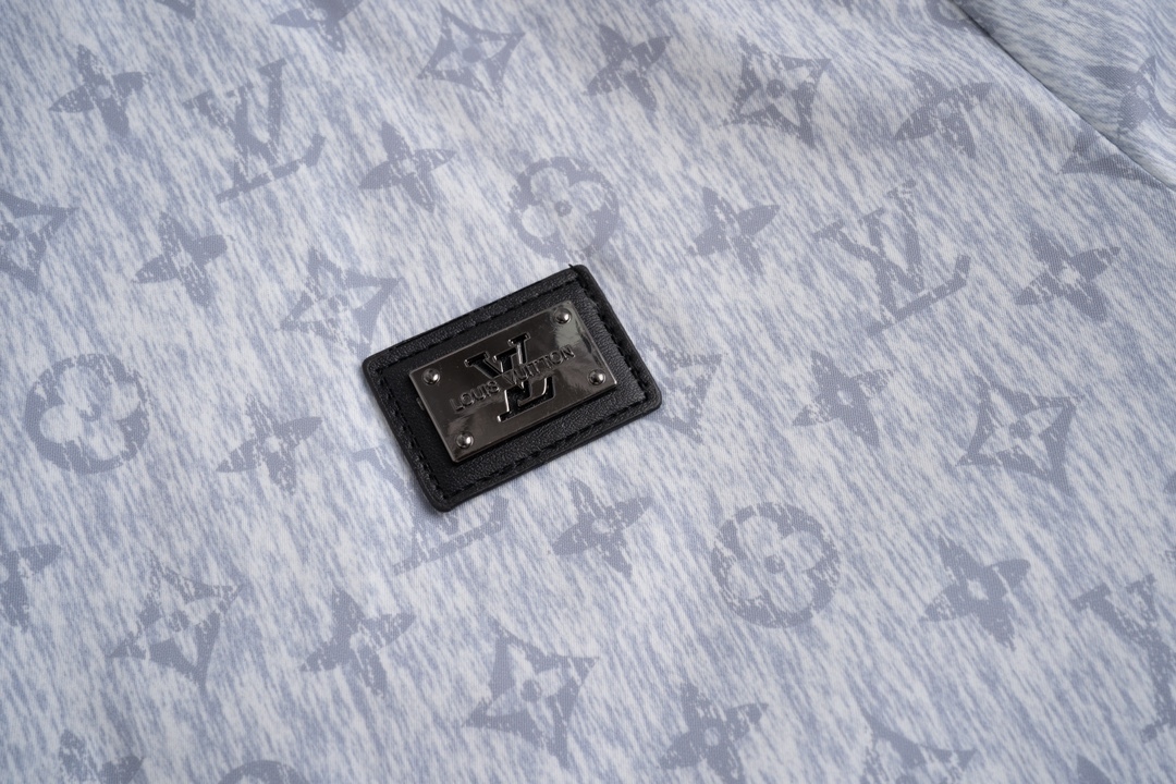ルイ・ヴィトン「Louis Vuitton」ルイ・ヴィトン ロゴプリント ジップアップジャケット / アウター