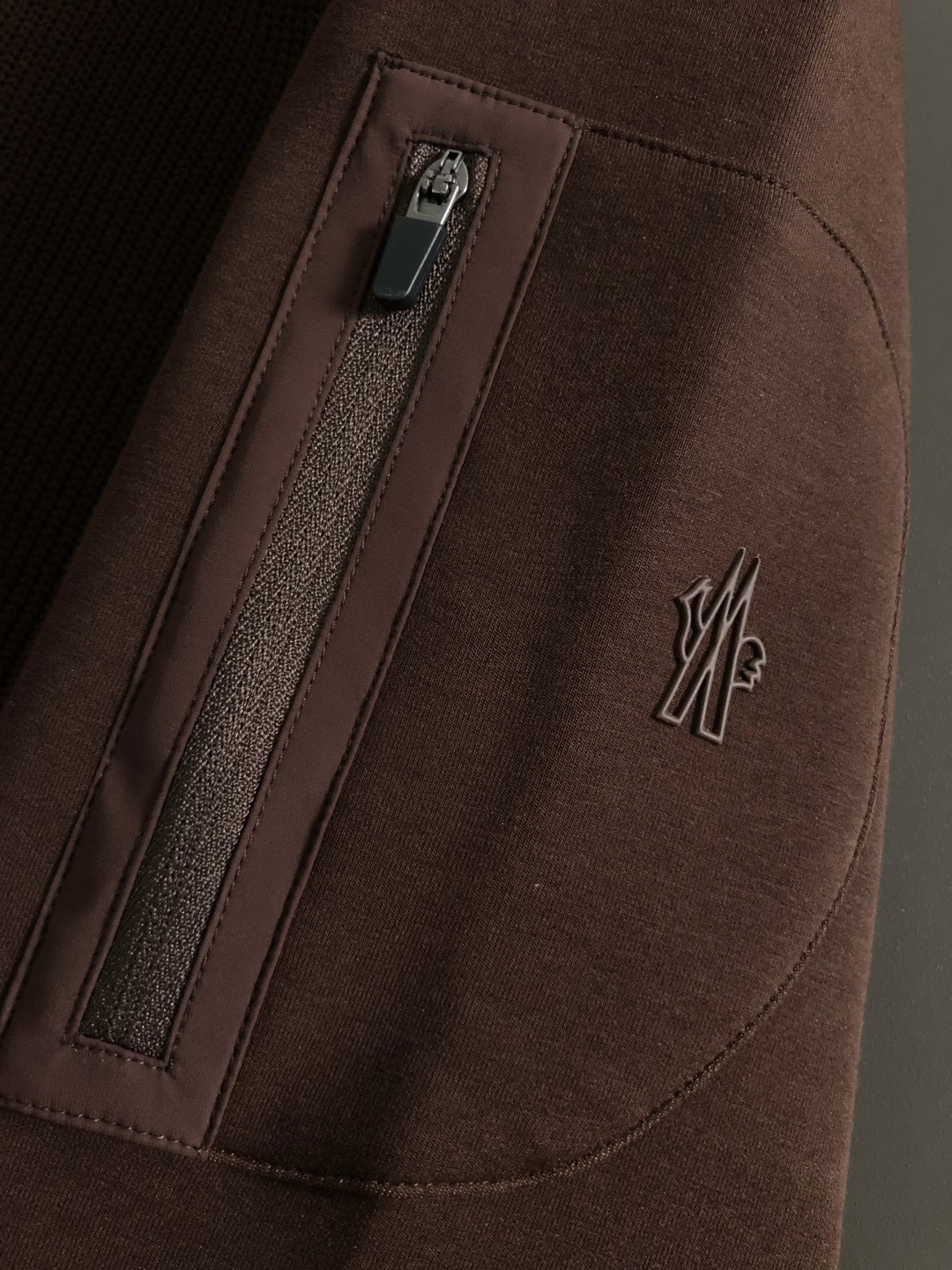 Monclerモンクレール パネルド スウェットシャツ / プルオーバー