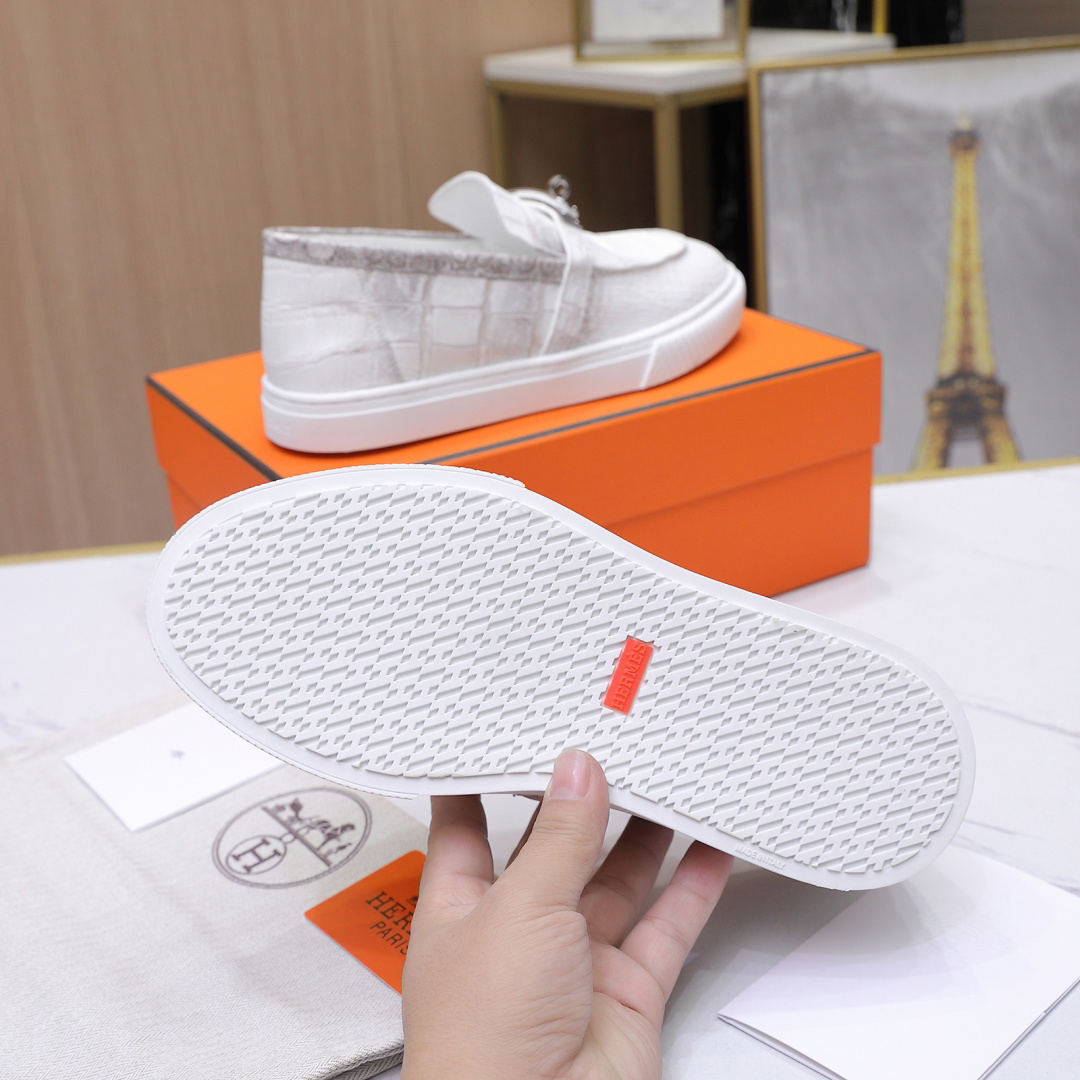 エルメス［Hermès］おしゃれなペアスニーカー