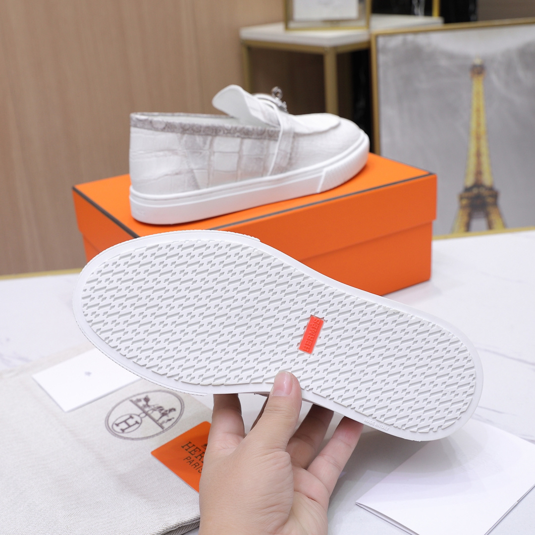 エルメス［Hermès］おしゃれなペアスニーカー