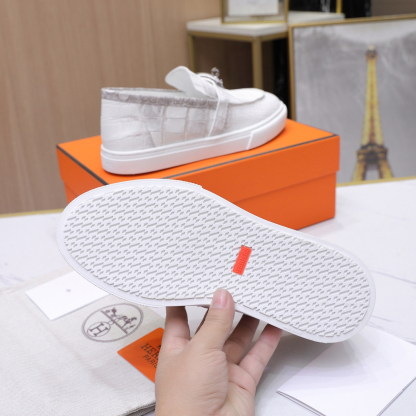 エルメス［Hermès］おしゃれなペアスニーカー