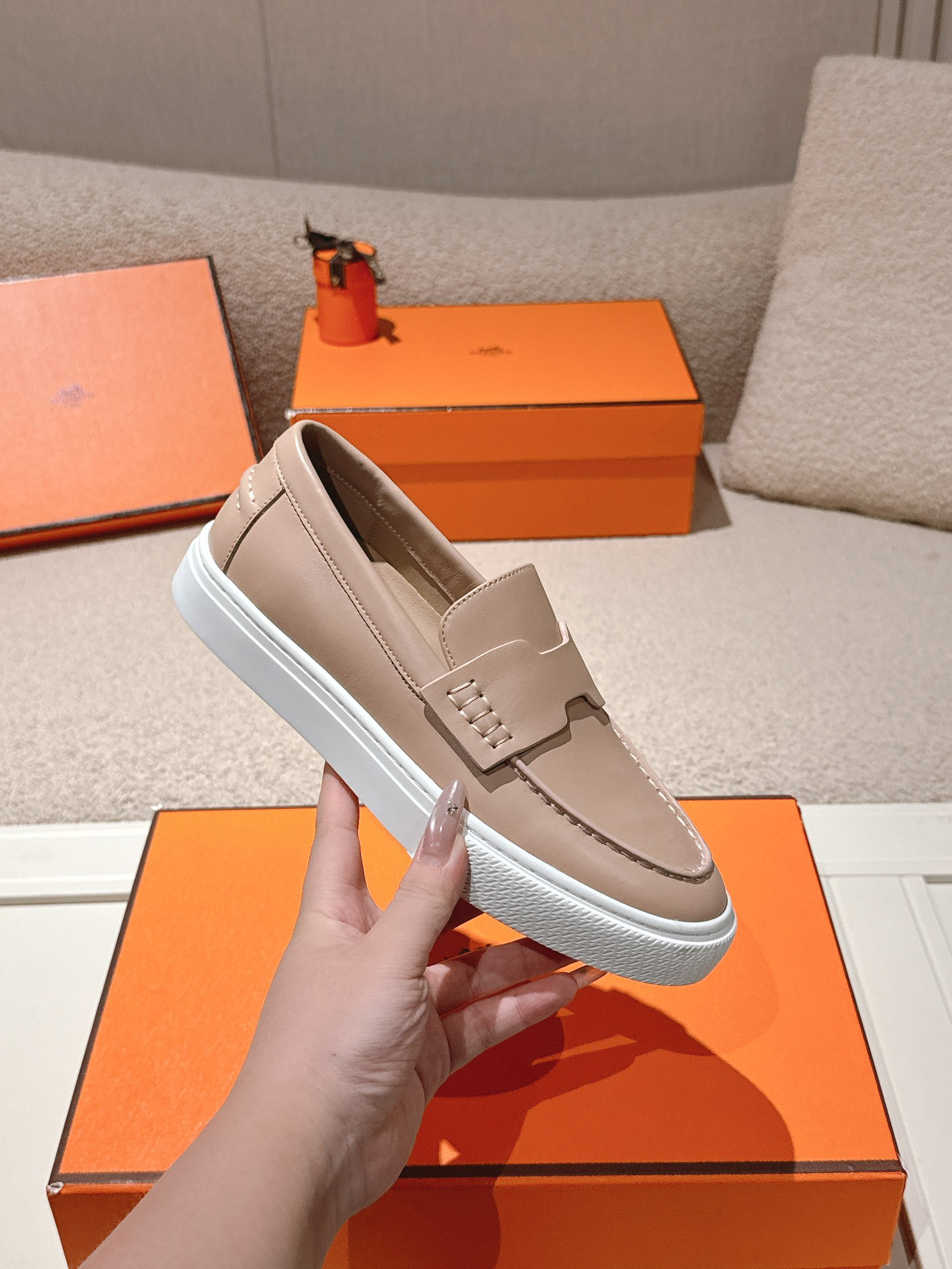エルメス［Hermès］おしゃれなペアスニーカー