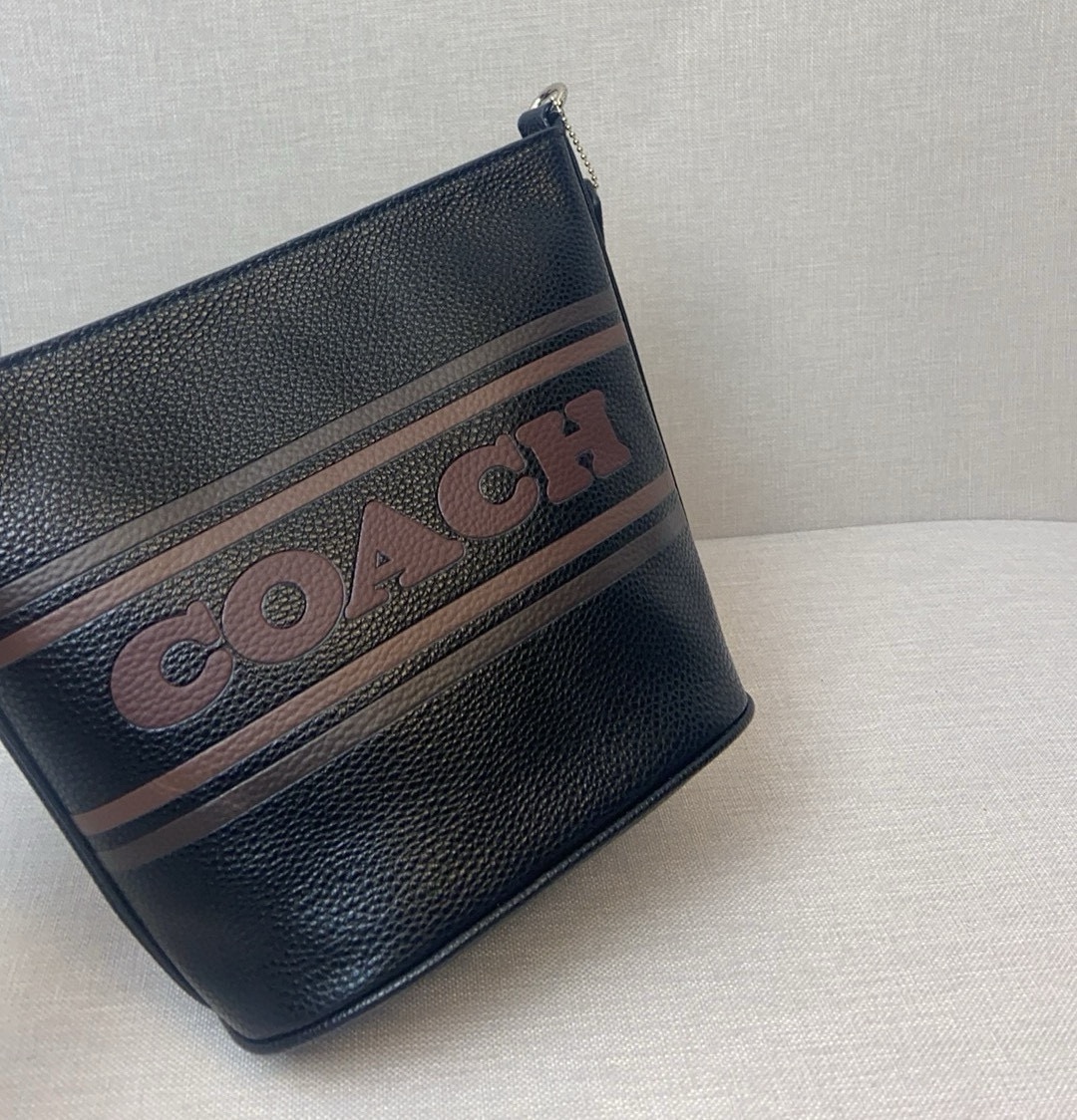 コーチ「Coach」Logan レザー バケットバッグ