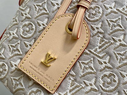 ルイ・ヴィトン「Louis Vuitton」ルイ・ヴィトン キャリーオール イーストウエスト モノグラム・アンブレーム / ショルダーバッグ