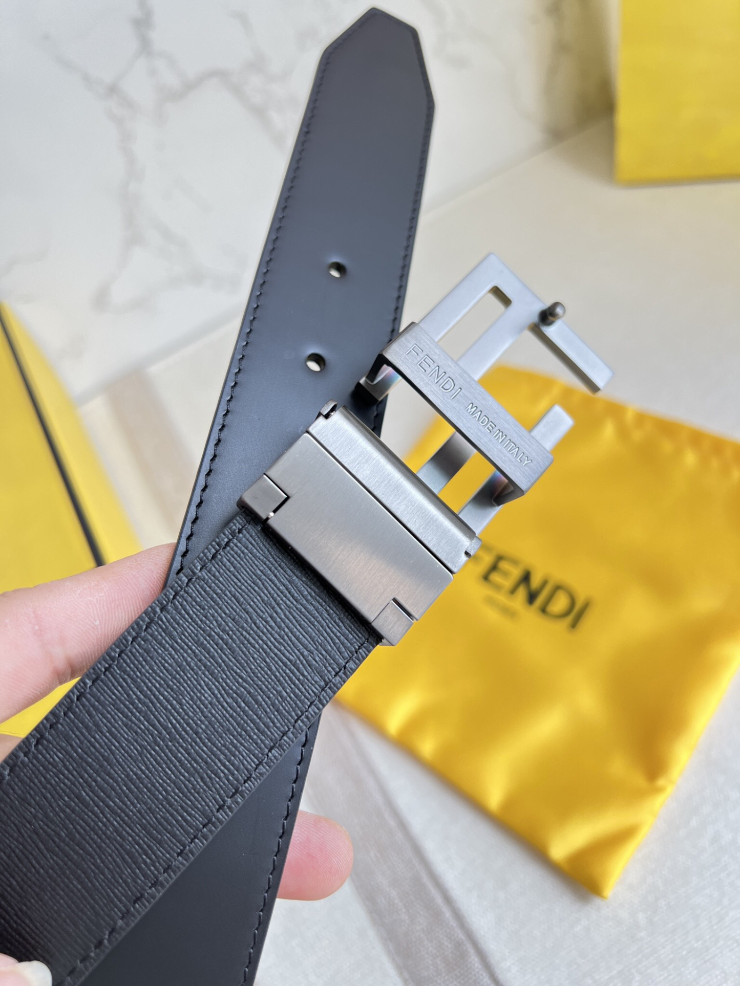 フェンディ「Fendi」FF ベルト - リバーシブル フックベルト